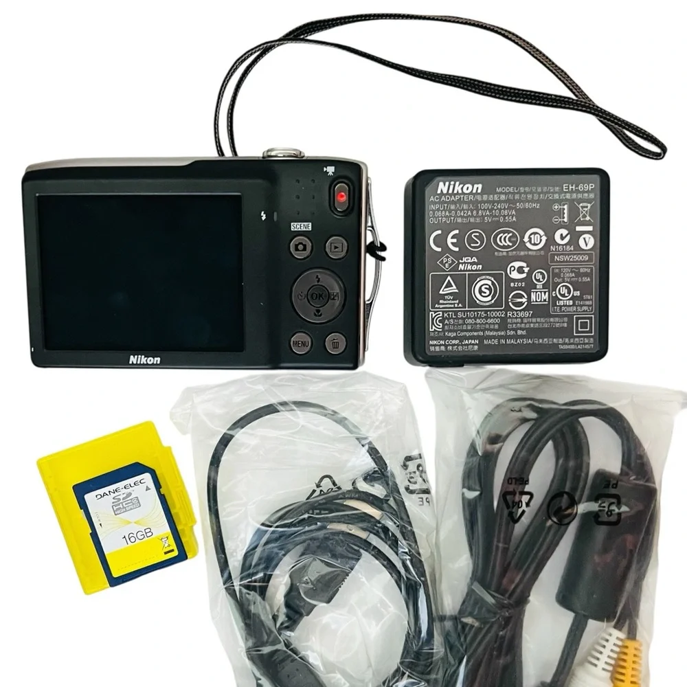 Nikon Silver COOLPIX S3300 Compact Digital Camera